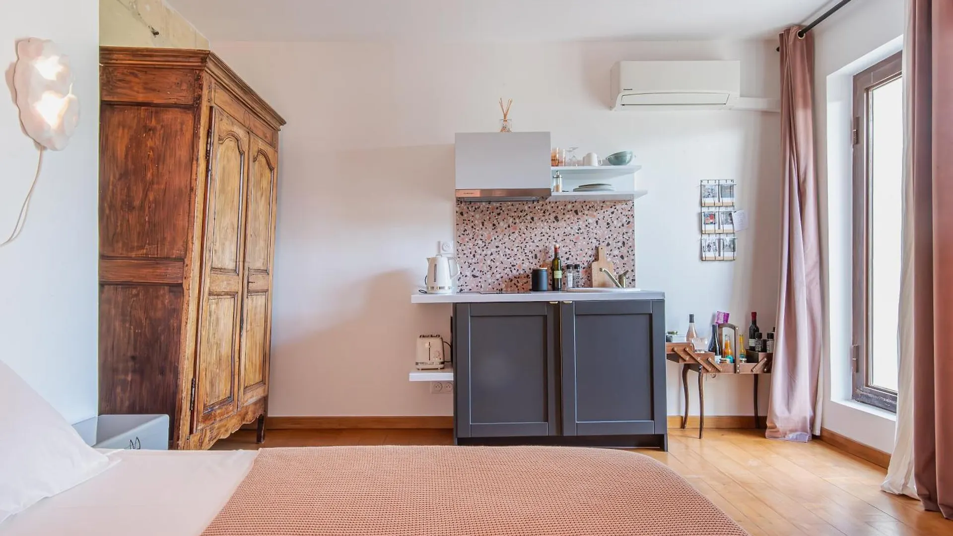 La Madeleine Arles Apartment 0*,  France